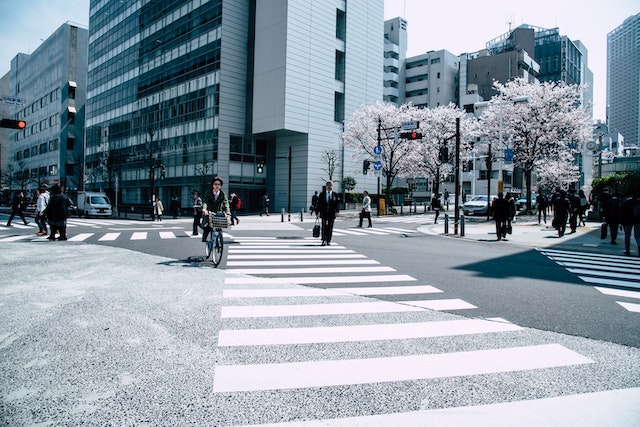 定安为何勤工俭学对在日本的留学生的职业生涯至关重要？